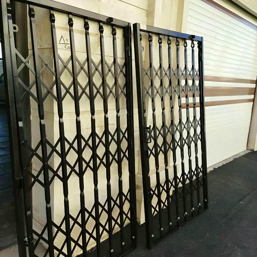 قیمت درب آکاردئونی مشکی ورودی اداری متناسب با پروژه