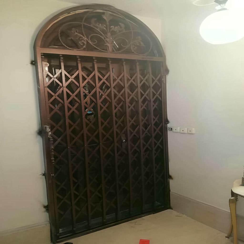 سفارش درب حفاظ فلزی ورودی واحد با قفل محافظت‌شده