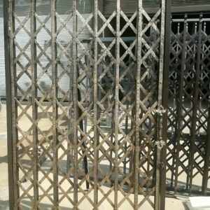 7 مدل درب آکاردئونی مدرن مشکی ورودی اداری