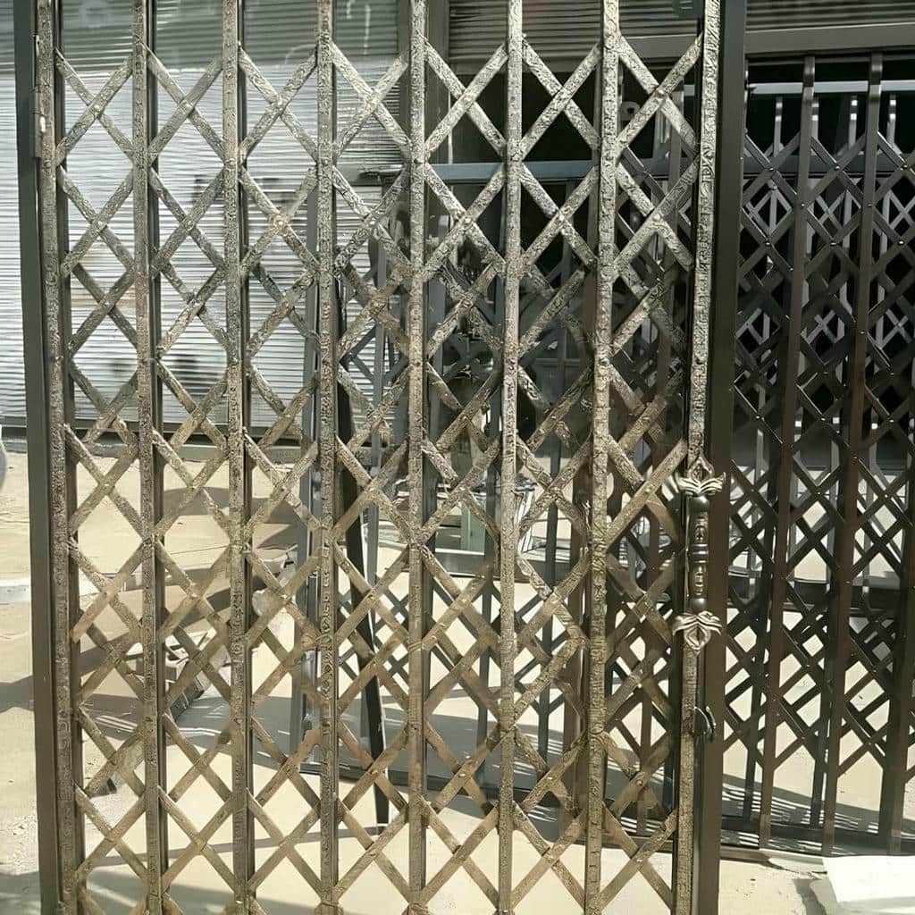 7 مدل درب آکاردئونی مدرن مشکی ورودی اداری