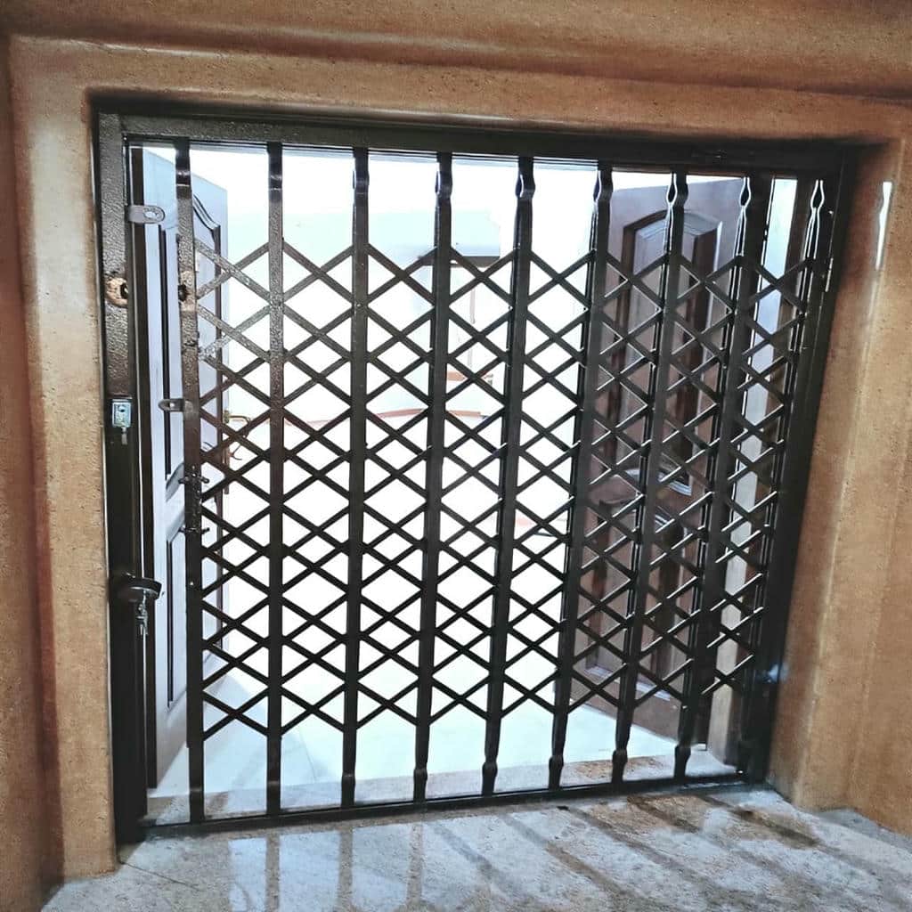 سفارش درب آکاردئونی با قفل مخفی محافظت‌شده