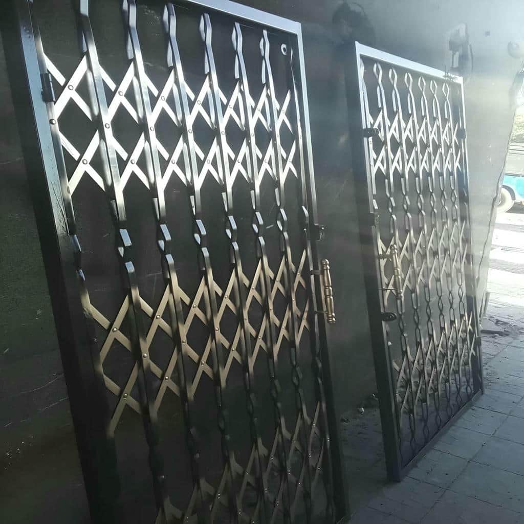 طرح درب آکاردئونی با قفل مخفی و قاب کتابی