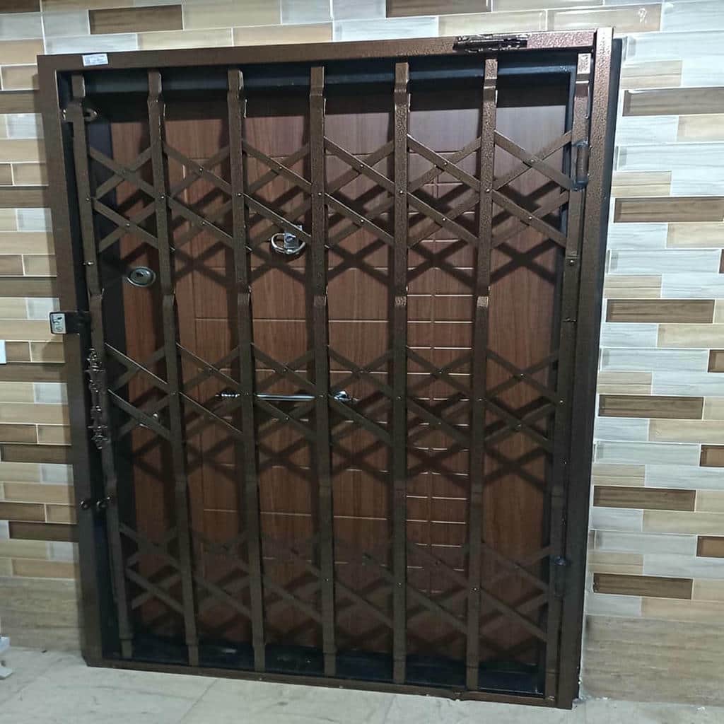 7 مدل درب آکاردئونی تسمه پهن آهنی