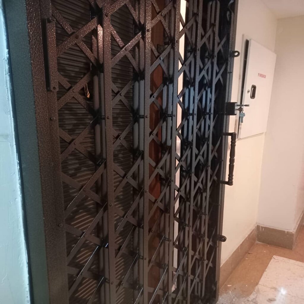 قیمت درب آکاردئونی آپارتمان متناسب با ابعاد پروژه