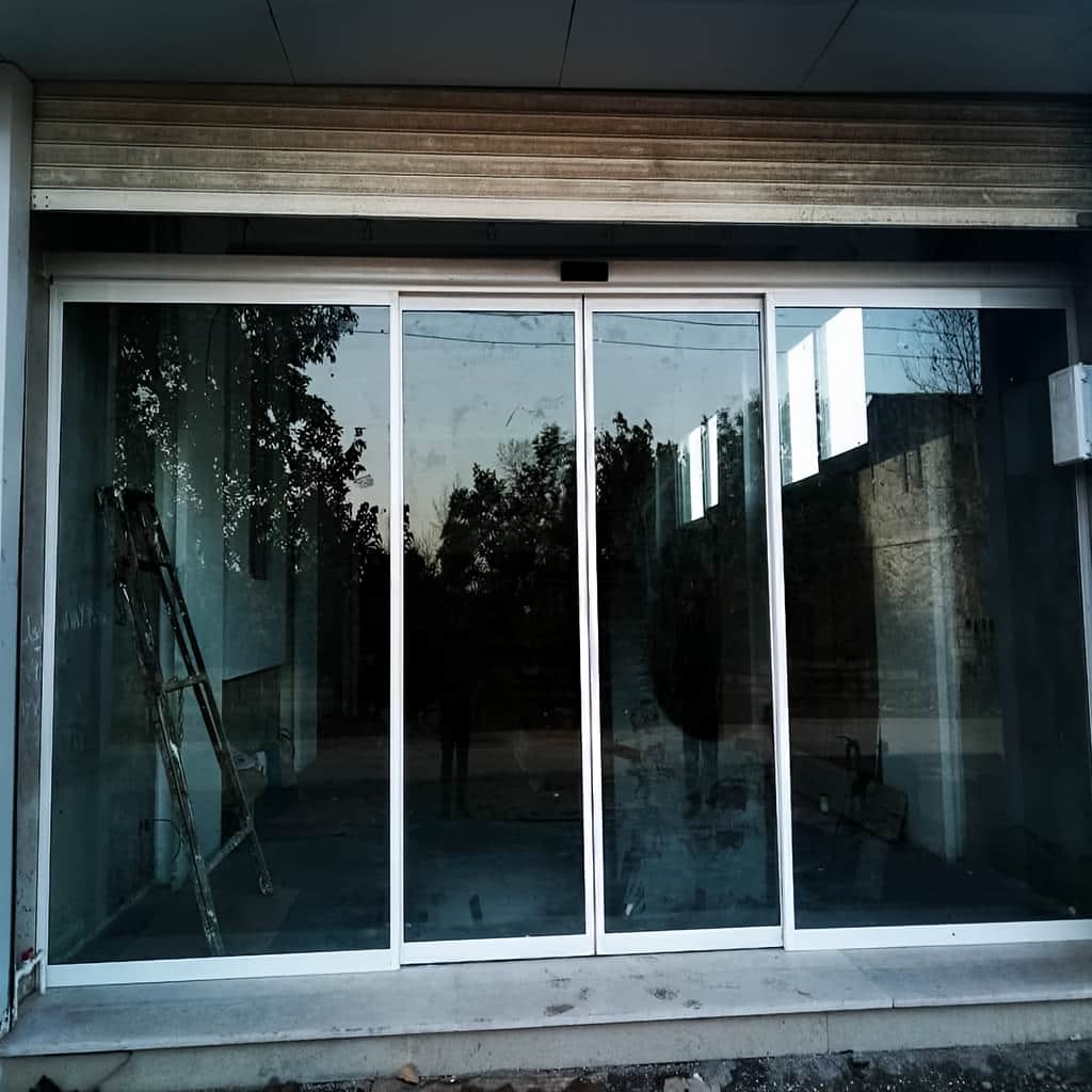 ساخت درب اتوماتیک گردان دو بال ویترینی لابی