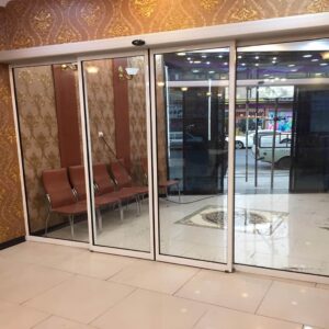 9 مدل درب اتوماتیک شیشه ای پرتردد مجتمع