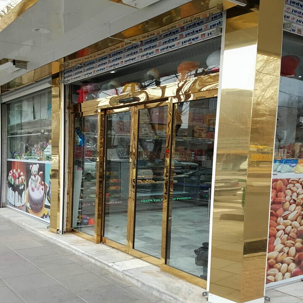 ساخت درب اتوماتیک تلسکوپی با قاب مشکی مقاوم