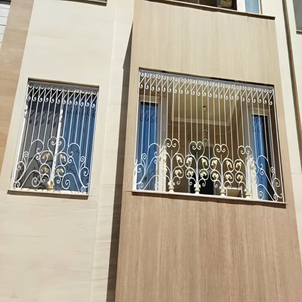 طرح عمودی حفاظ پنجره قوطی آهنی برای دهانه باریک