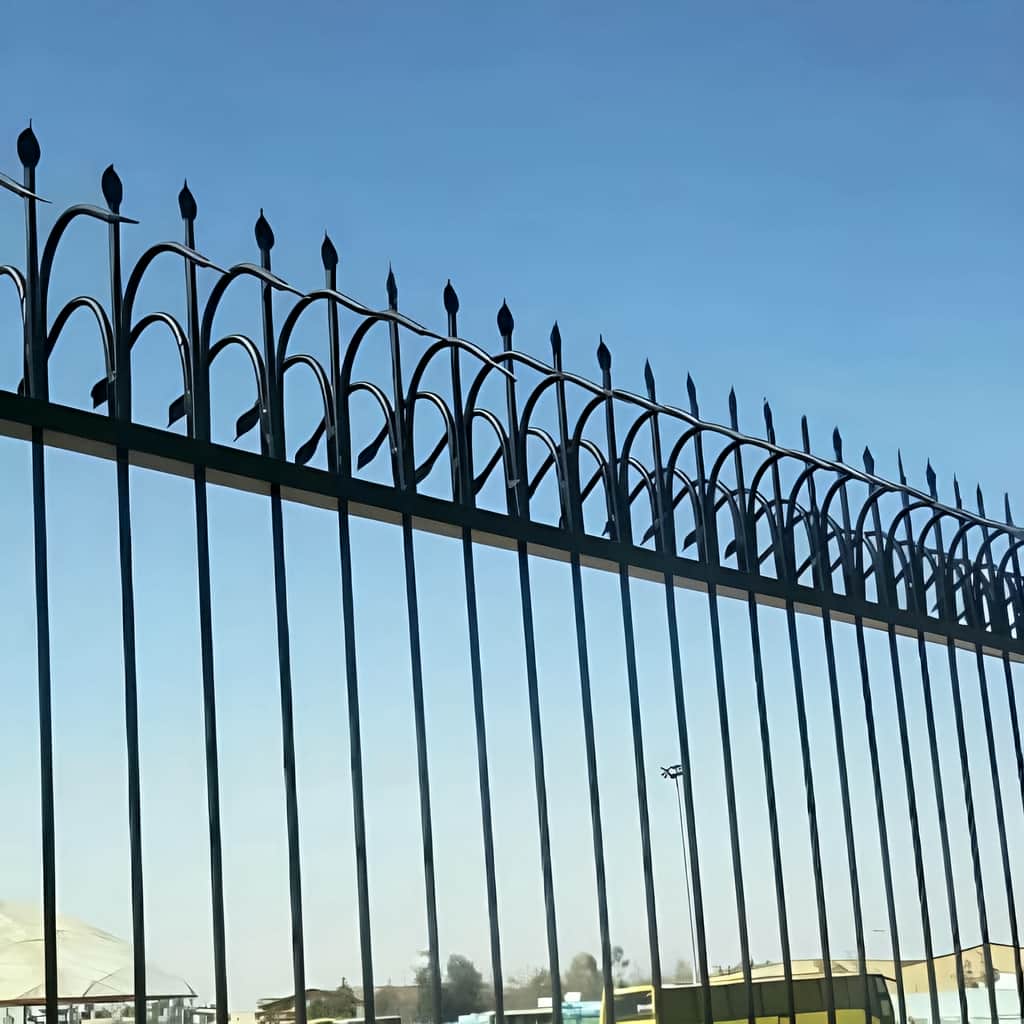 حفاظ دیوار کلاسیک سرنیزه برای ورودی اصلی پروژه