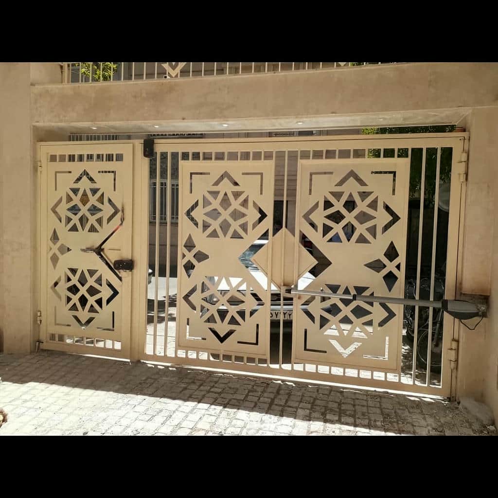 درب پارکینگ جک دار بازویی با طرح فرفورژه