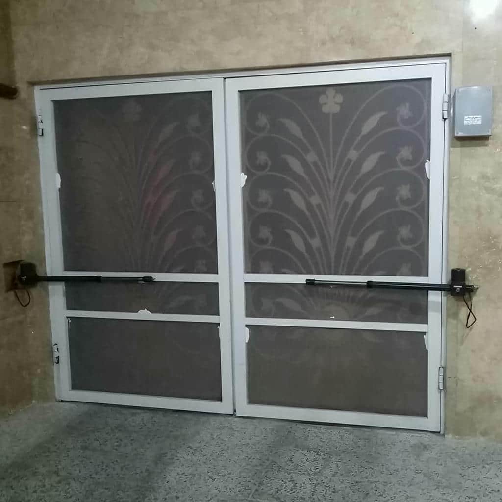 اجرای جک بازویی پارکینگ برای درب دو لنگه فرفورژه