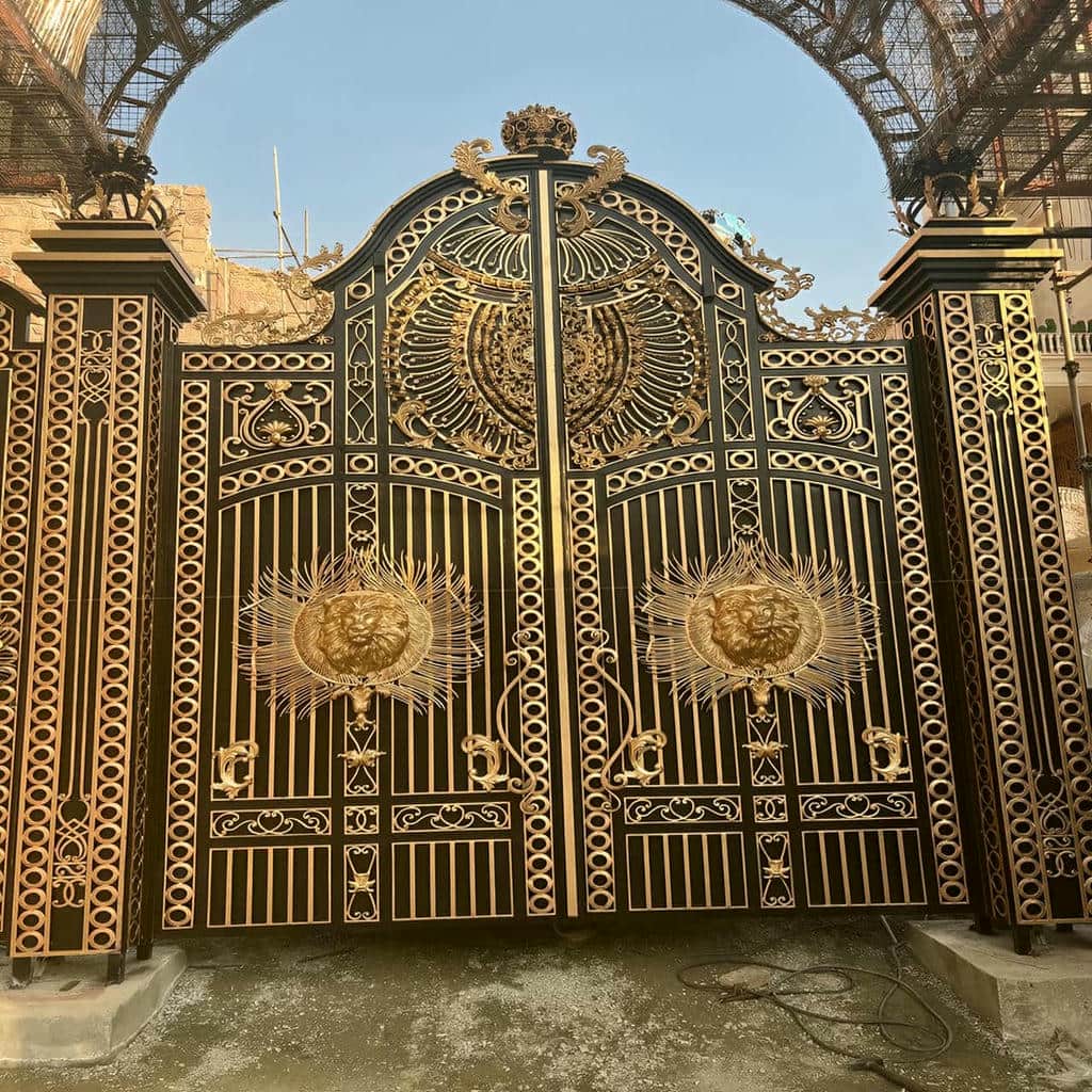 خرید درب حیاط طاق دار متناسب با نما
