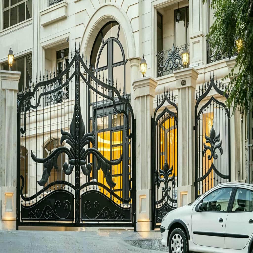 انتخاب درب حیاط پروفیلی کلاف دار با پوشیدگی مناسب