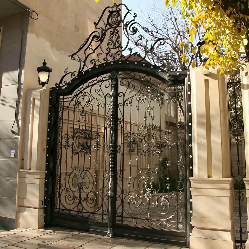 سفارش درب حیاط طاق دار پس از اندازه‌گیری دقیق