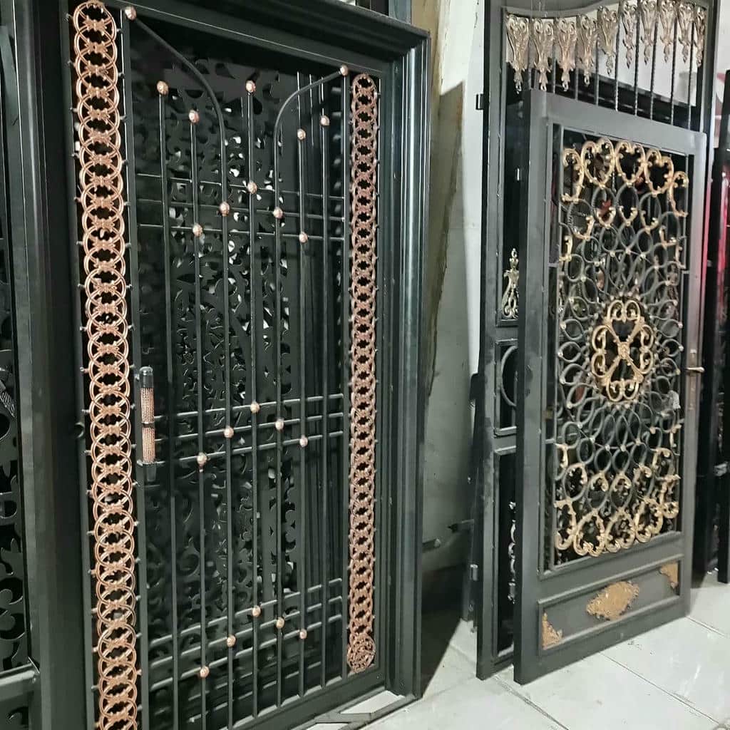 انتخاب درب حیاط ویلایی قوسی با تاج متناسب