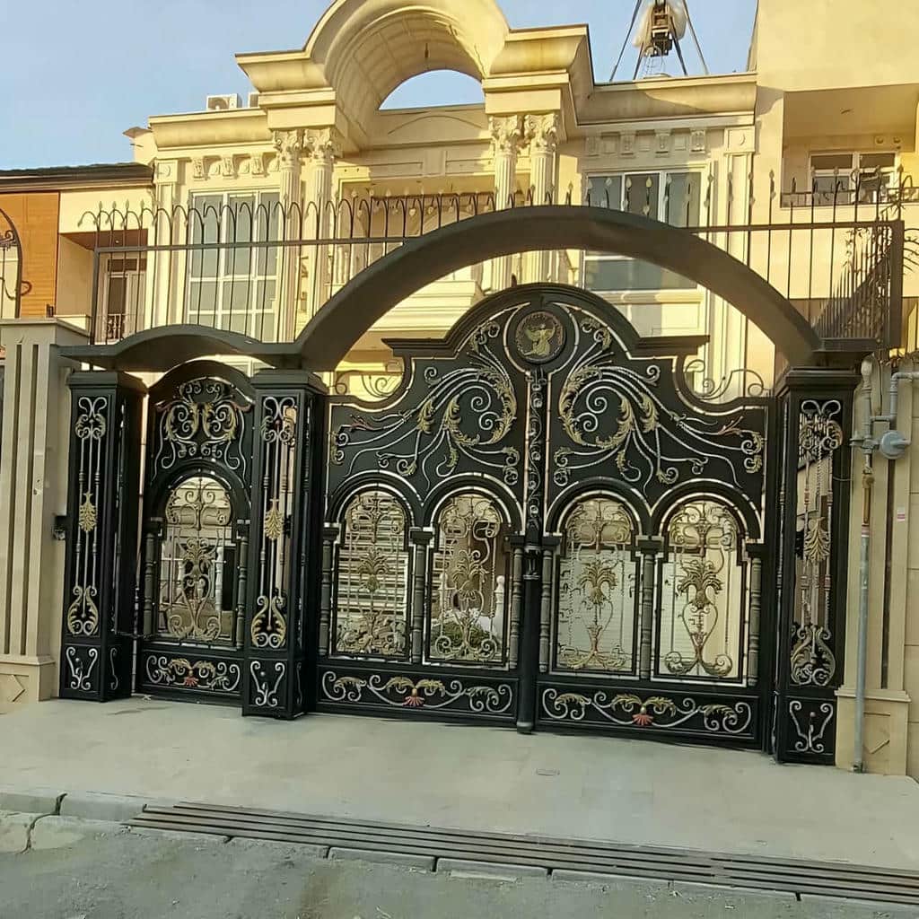 نصب درب حیاط طرح چوب فلزی با رگلاژ دقیق