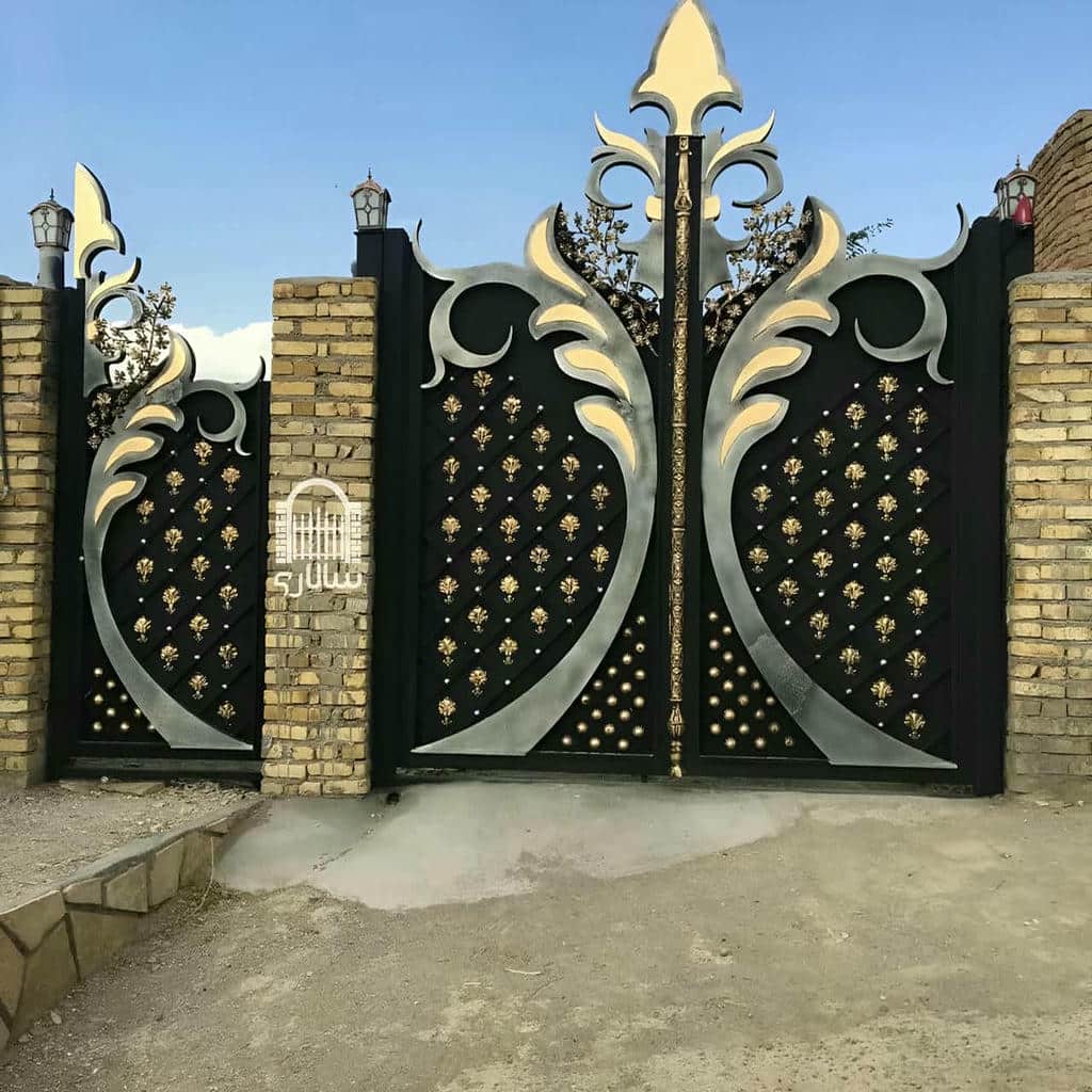 اجرای درب حیاط کشویی ریل زمینی با چرخ مقاوم