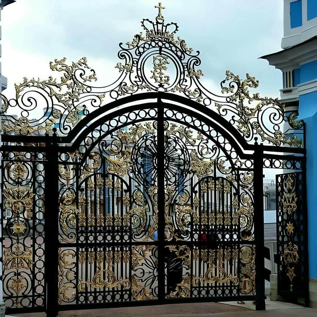 خرید درب حیاط CNC پنل مشبک متناسب با نما