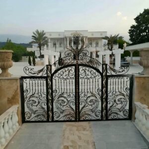 8 مدل درب پارکینگ حیاط لولایی