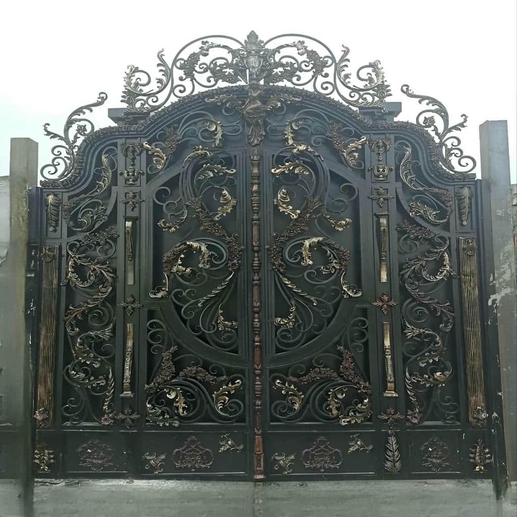 خرید درب آهنی کلاسیک کتیبه دار برای پروژه
