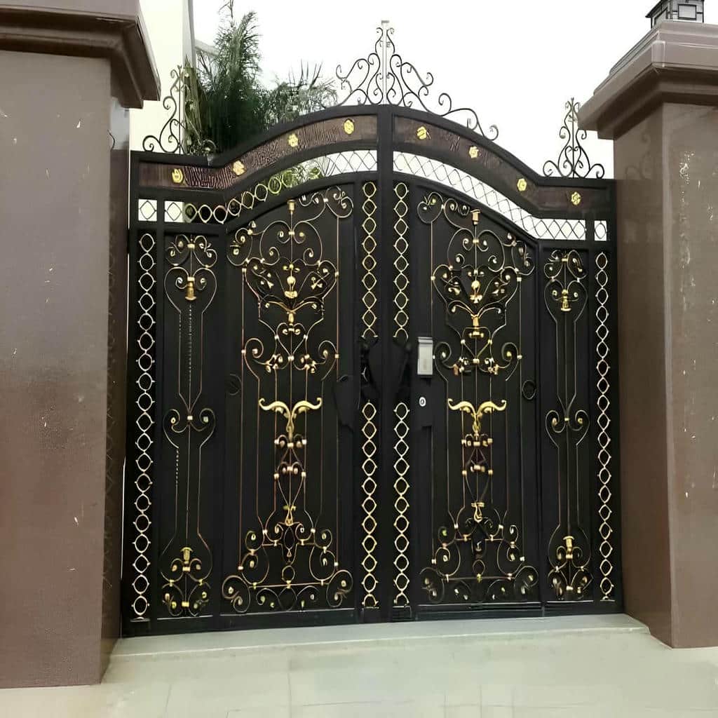 خدمات نصب درب فلزی CNC حیاط دو لنگه