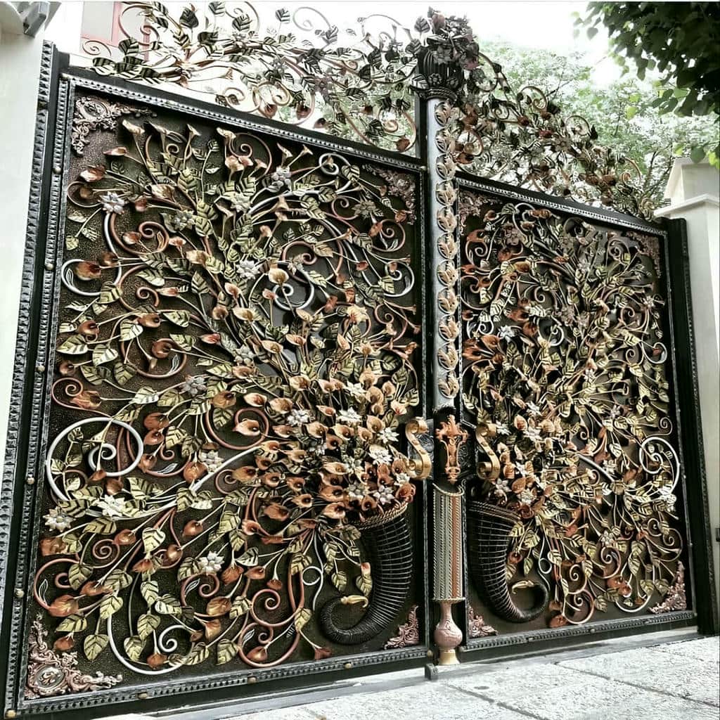 خرید درب حیاط پانل دار با کلاف مقاوم
