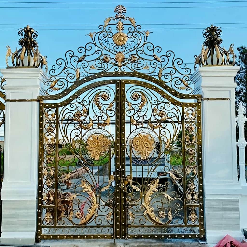 خدمات نصب درب آهنی کلاسیک کتیبه دار