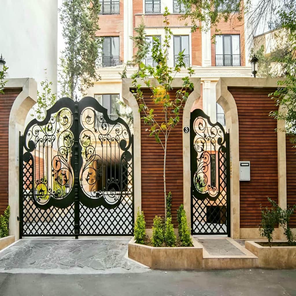 خرید درب ویلایی لولایی حیاط بزرگ