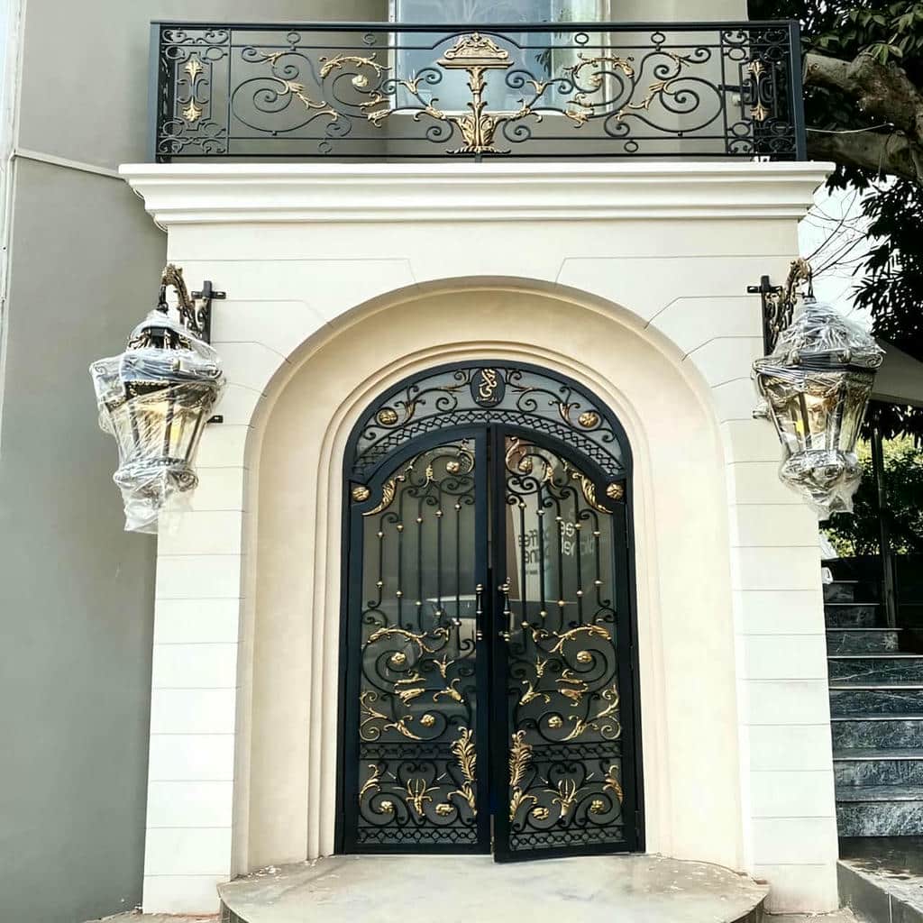 خرید درب حیاط آهنی نفررو برای ورودی ساختمان