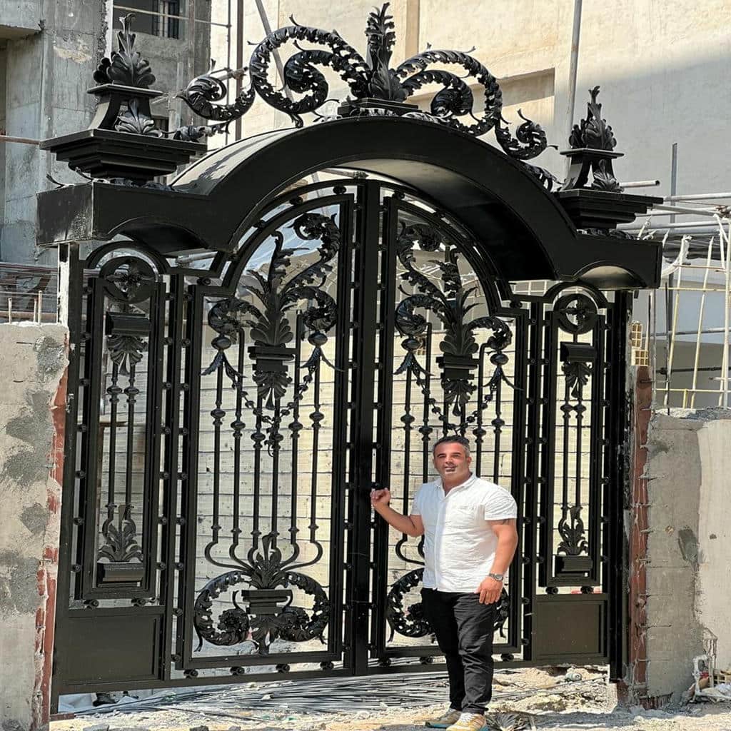 خدمات نصب درب ساده با شاسی فلزی