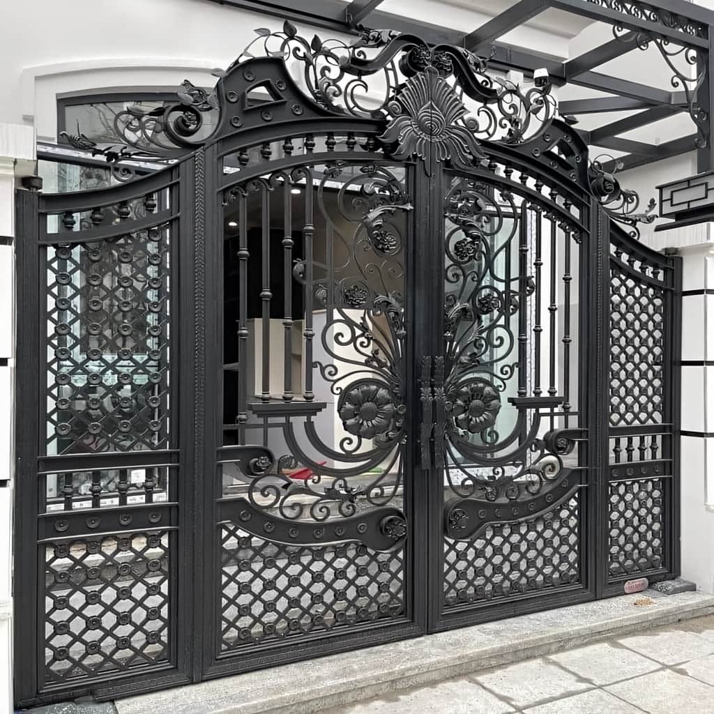اجرای درب پارکینگ لولایی با طرح مشبک
