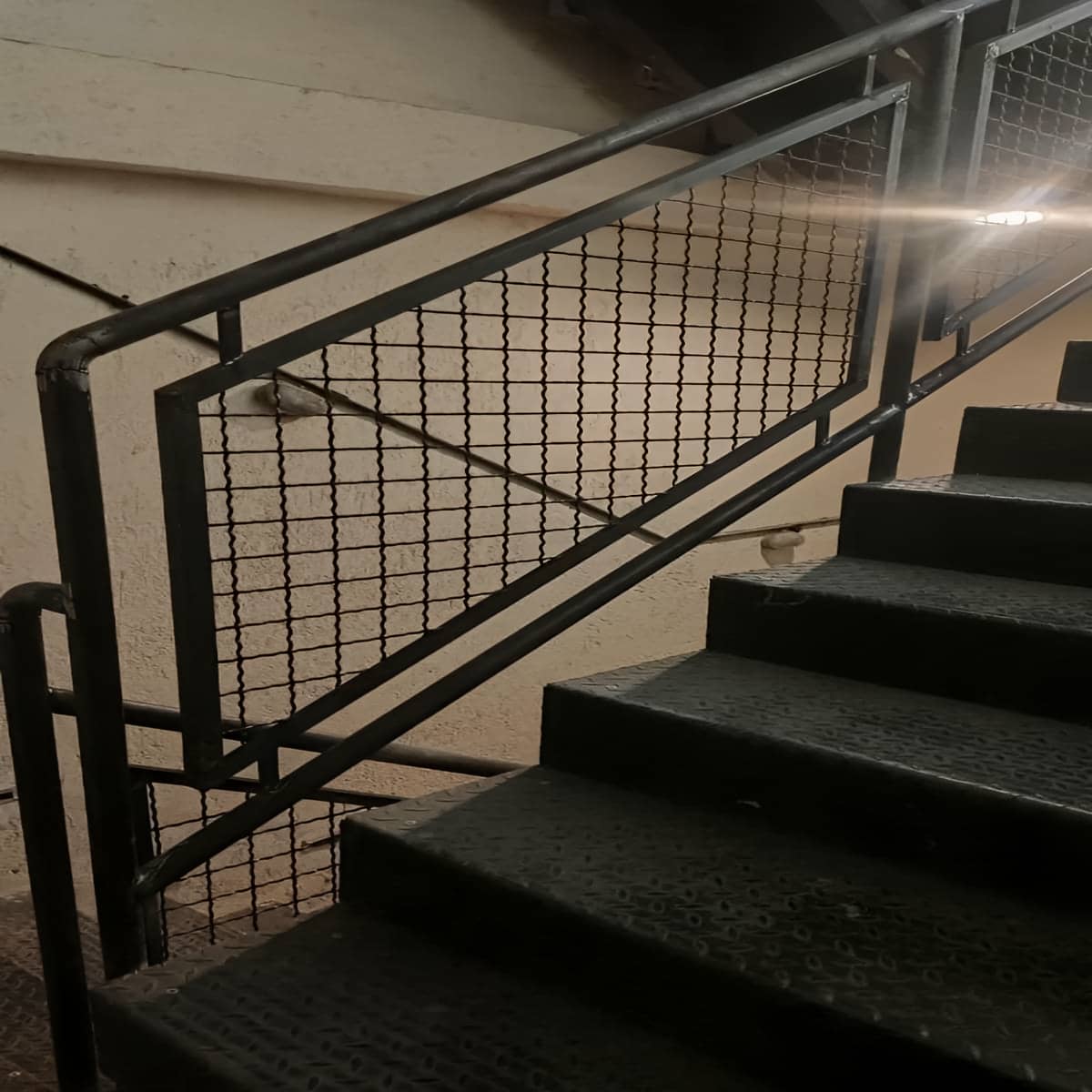 مرکز فروش و نصب حفاظ لبه بالکن برای مدل های ساده و کاربردی