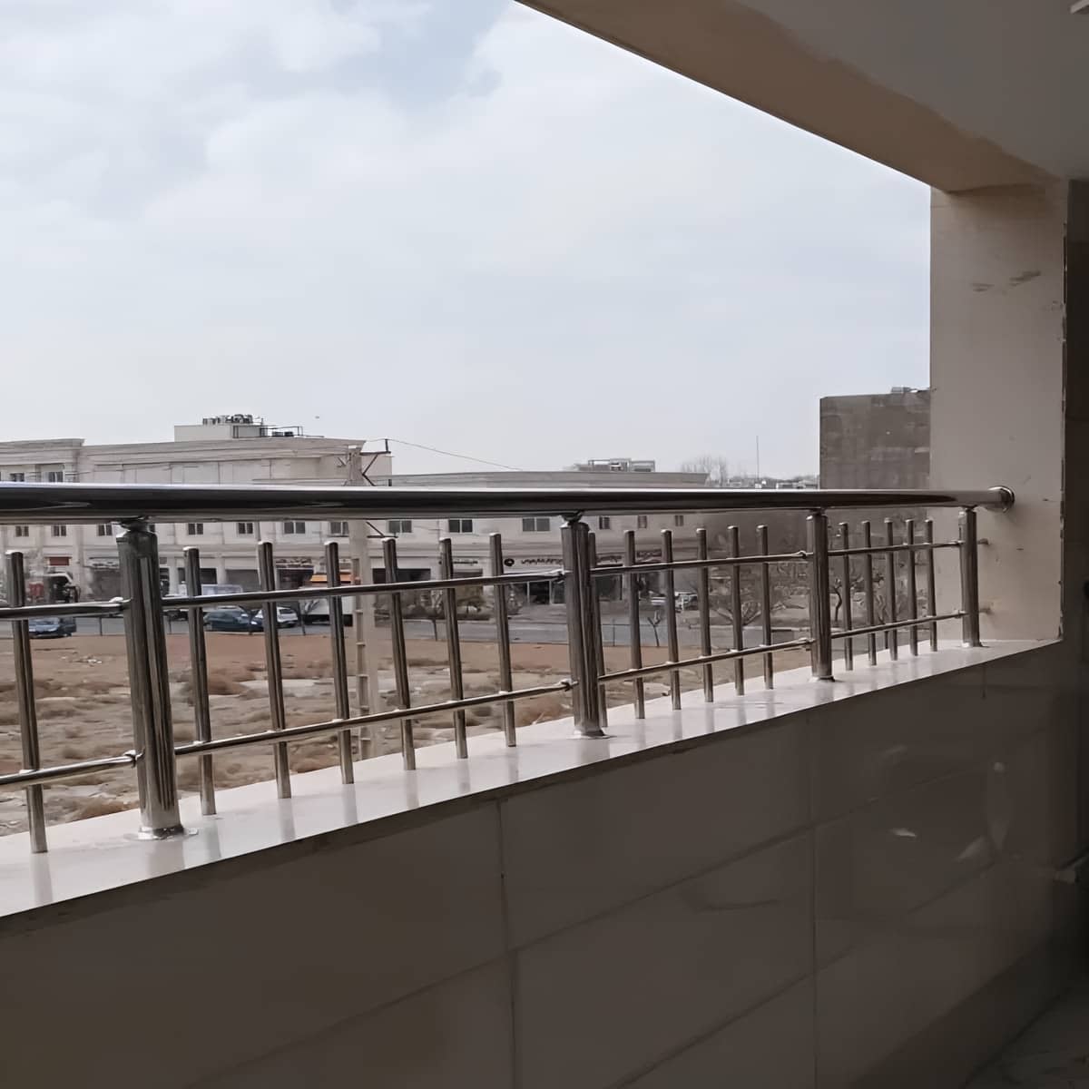 مرکز فروش و نصب نرده آلومینیومی بالکن مناسب افزایش امنیت ورودی