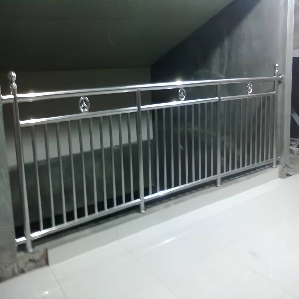 مرکز فروش و اجرای نرده تراس برای ساختمان‌های مسکونی