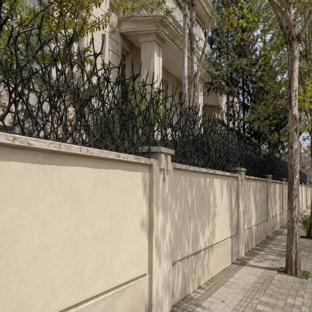 حفاظ فلزی سرنیزه ای محوطه ساختمان