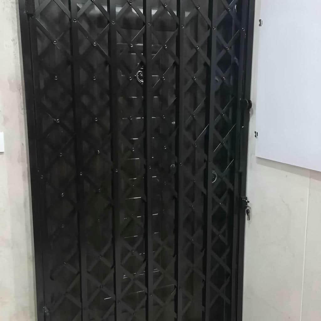 درب آکاردئونی آپارتمان اردبیل مدل شبکه ای