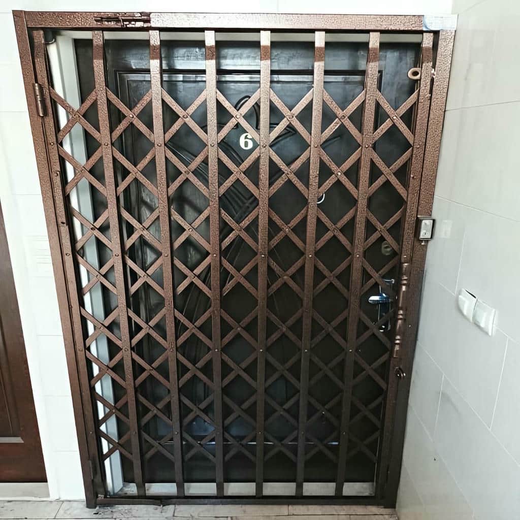 گارد آکاردئونی ورودی پارکینگ اردبیل