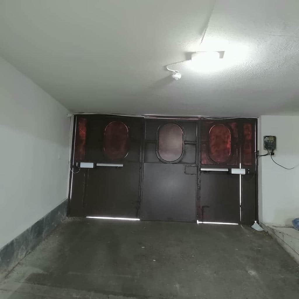 جک درب پارکینگ بازویی بندرعباس برای ورودی ساختمان مرکز تخصصی جک درب پارکینگ در بندرعباس و حومه