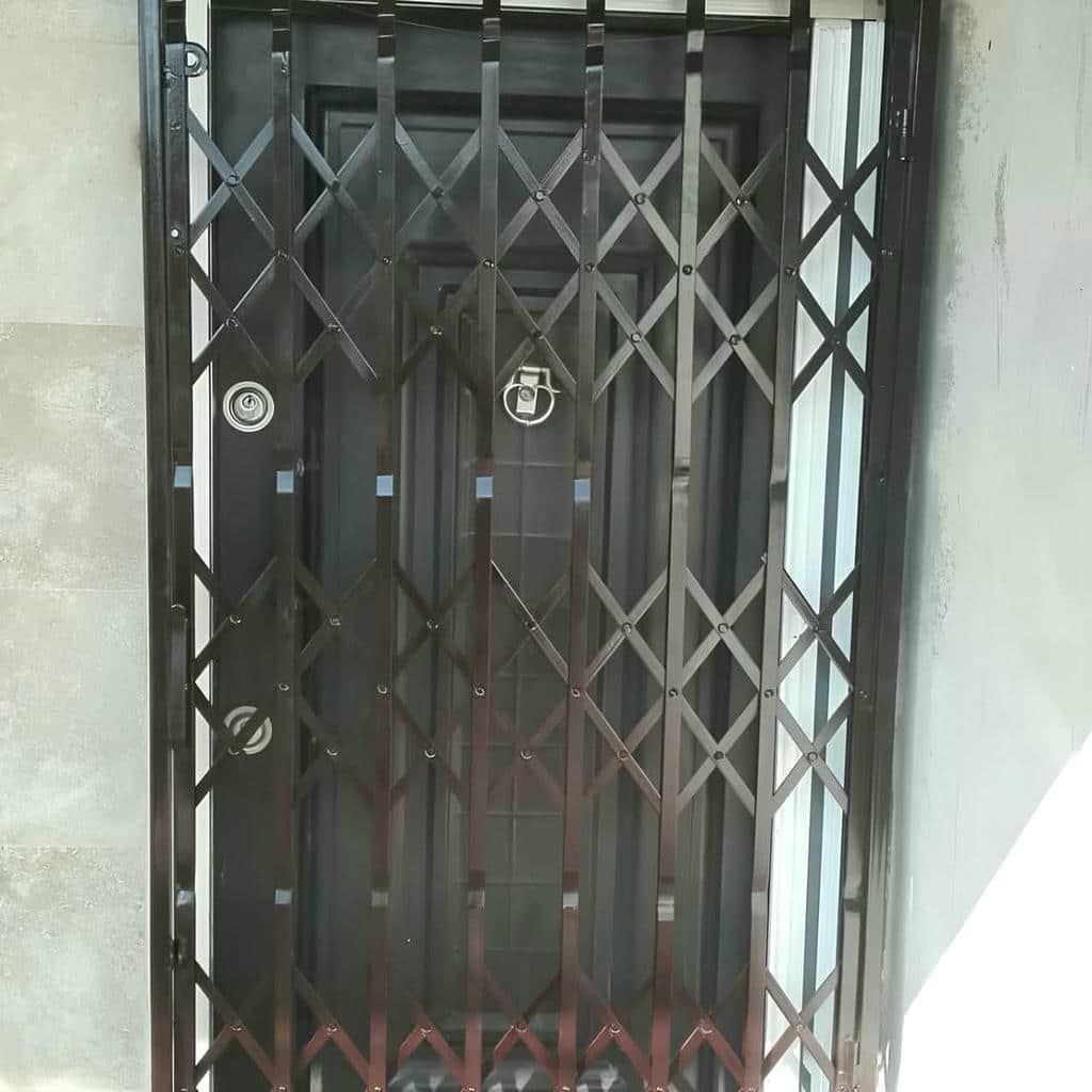 مرکز فروش حفاظ درب آکاردئونی در استان قم با سفارش متناسب پروژه